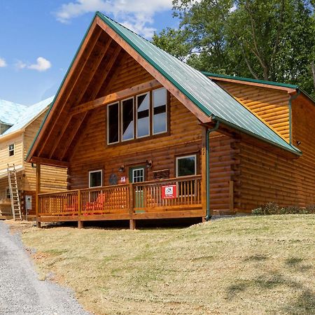 The 3 Bears Is A Newly Built 3 Bedroom Cabin Only 3 Minutes From The Parkway! Піджен-Фордж Екстер'єр фото